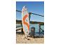 Planche de paddle Crivit orange et blanche, sac de transport et accessoires, sur une plage.