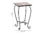 Petite table d'appoint avec plateau mosaïque et pieds en métal noir.