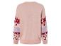 Un pull rose en tricot avec un motif de Noël sur les manches.