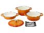 Ensemble de casseroles en fonte orange.