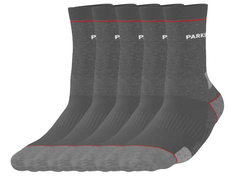 Cinq paires de chaussettes grises avec le mot 'PARKS' et des détails rouges.