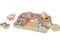 Puzzle en bois d'animaux de la ferme: mouton, chien, coq, chat, vache.