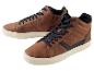 Deux paires de baskets en cuir marron avec des lacets noirs.