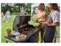 Grillades, burgers et légumes sur un barbecue Grillmeister, en famille dans un jardin.