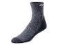 Une chaussette de sport grise de la marque Paca.