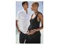 Robe noire et chemise blanche : mode estivale.