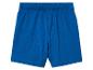 Shorts bleus pour enfant, style décontracté.