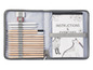 Une trousse contenant des crayons, une gomme et un livret d'instructions avec des images d'animaux.