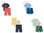 Ensembles de vêtements pour enfants avec t-shirts et shorts à motifs de cerises, dinosaures et citrons.
