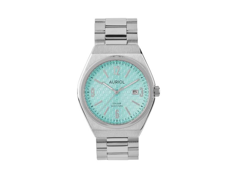 Une montre Auriol argentée avec un cadran bleu clair.