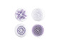 Quatre têtes de brosse différentes pour une brosse à visage électrique.