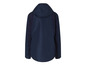Une veste coupe-vent bleu marine à capuche.