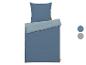 Housse de couette réversible bleue et bleu clair avec un oreiller.