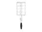 Une grille de barbecue avec une poignée noire.