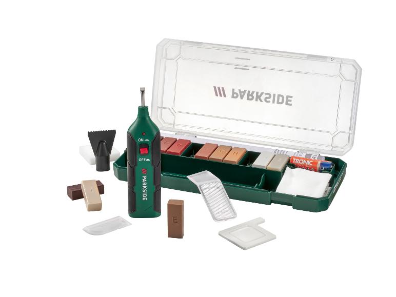 Kit de réparation PARKSIDE pour stratifié et parquet avec stylo de fusion et bâtonnets de cire de différentes couleurs.