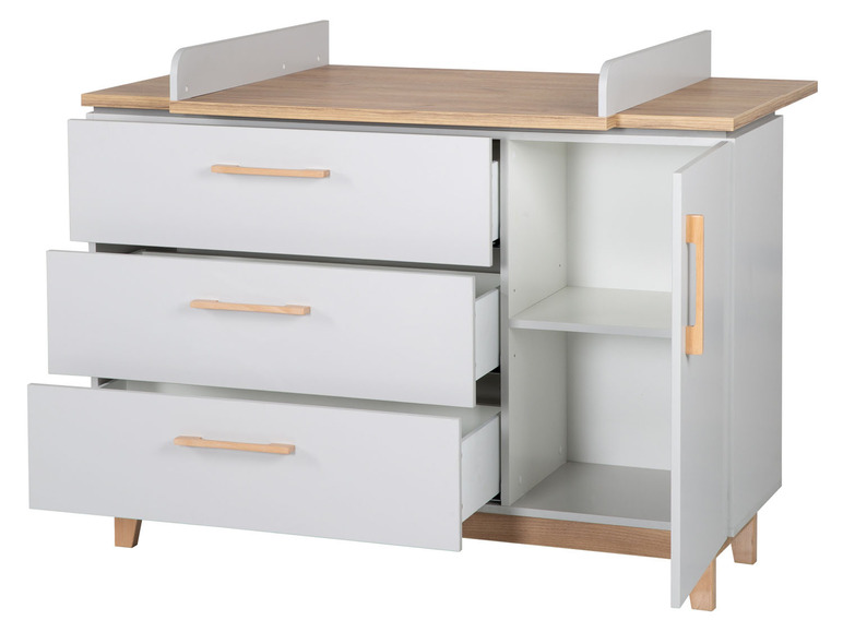 Commode blanche avec trois tiroirs, une porte et un plan à langer.