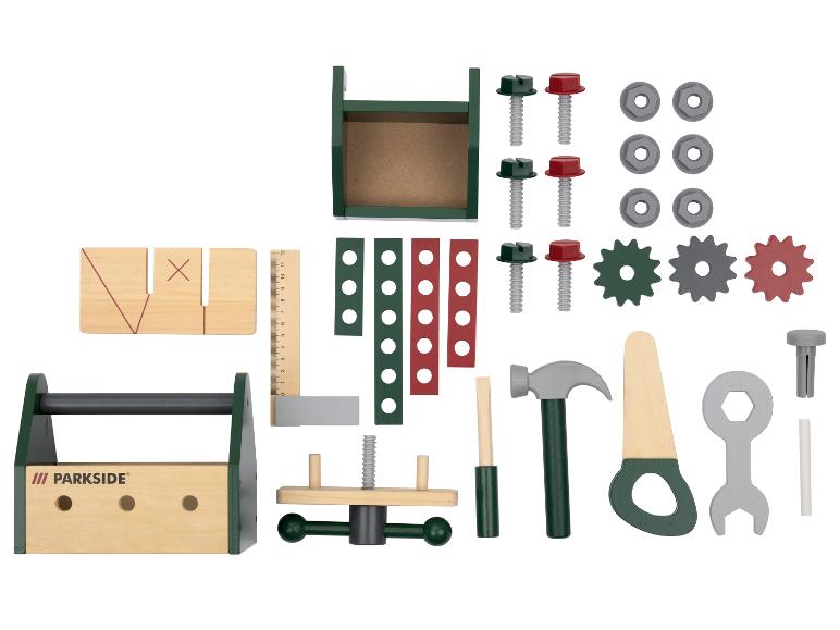 Une boîte à outils en bois Parkside avec un marteau, un tournevis, des écrous et d'autres outils.