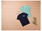Deux t-shirts à imprimé requin et un t-shirt avec l'inscription 'Shark Squad'