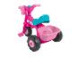 Un tricycle Barbie rose avec un panier pour les jouets.