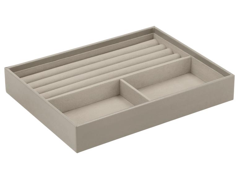 Organisateur de bijoux gris avec compartiments pour bagues et petits objets.