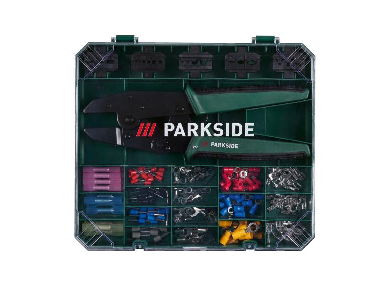 Kit de sertissage avec pince, matrices interchangeables et une variété de bornes électriques.
