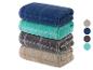 Serviettes de bain pliées, couleurs bleu marine, turquoise, gris et beige.