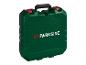 Mallette à outils verte Parkside avec poignée noire et fermoirs rouges.