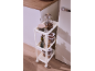Chariot de cuisine blanc avec épices, huiles et cafetière à côté d'un réfrigérateur.