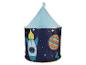 Une tente bleue avec un motif de fusée et de planètes pour enfants.