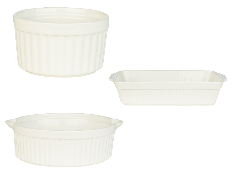 Trois plats de cuisson en céramique blanche : rond, rectangulaire et ovale