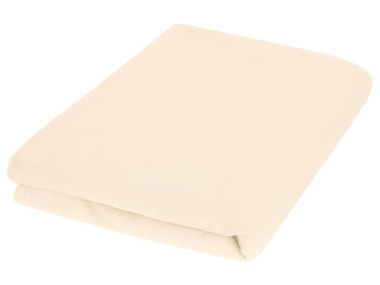Couverture polaire pliée de couleur crème
