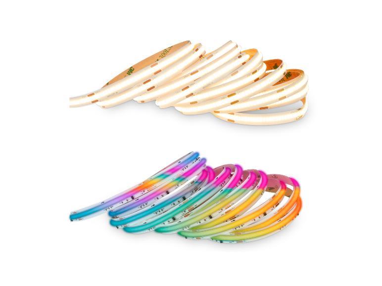 Deux bandes lumineuses LED, une blanc chaud et une multicolore, enroulées.