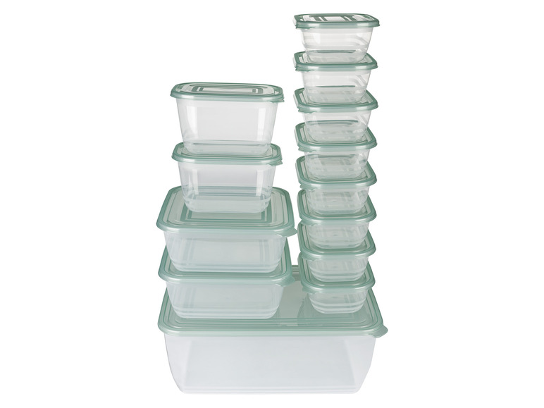 Une pile de boîtes de conservation en plastique carrées avec des couvercles verts.
