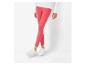 Leggings roses et baskets blanches.