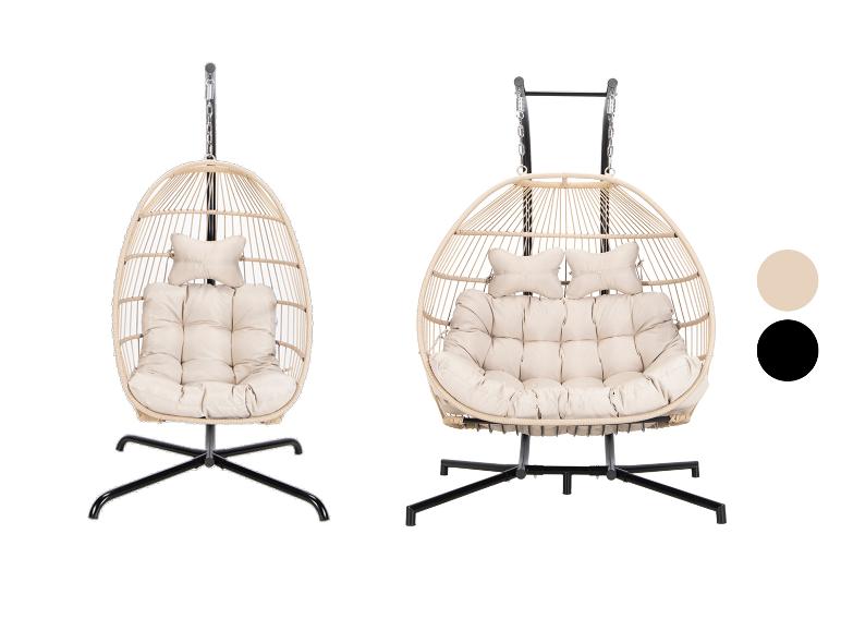 Fauteuil suspendu simple et double avec coussins crème et cadre noir.