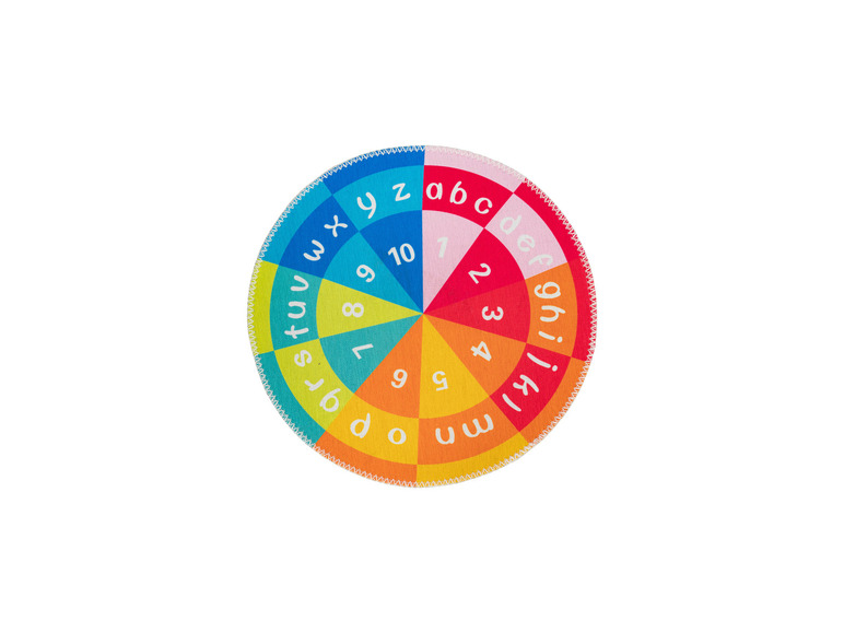Un tapis rond coloré avec des lettres et des chiffres.