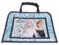 Un sac Frozen bleu avec Elsa, Anna et Olaf.