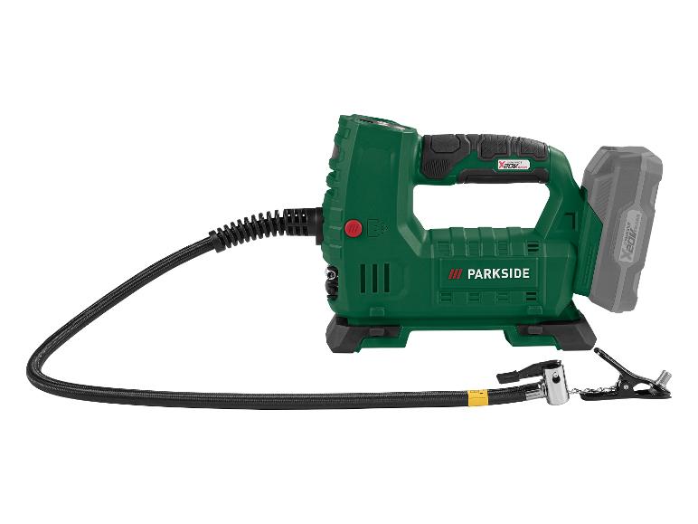 Pompe à air sans fil Parkside verte avec tuyau et accessoires.