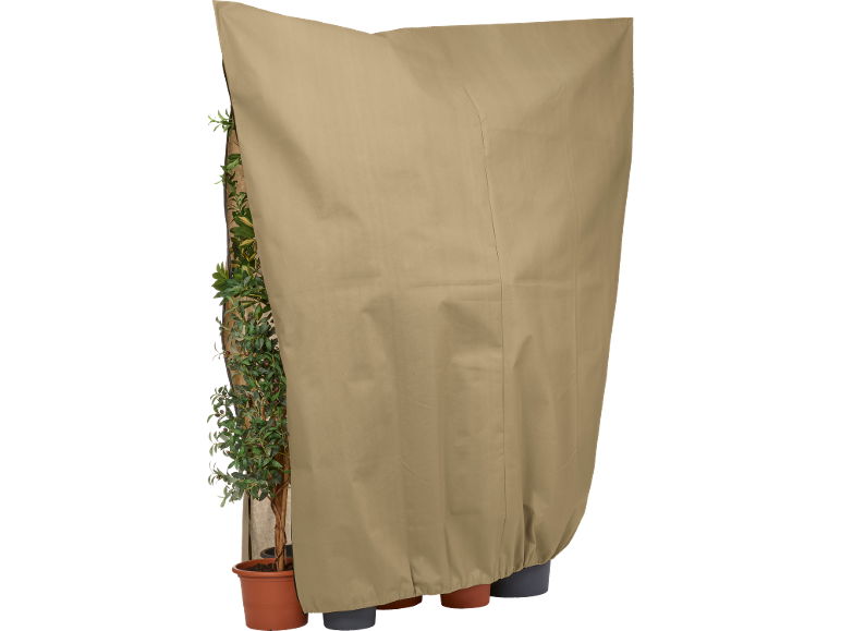 Housse de protection beige pour plantes en pot, avec plantes vertes visibles sur le côté.