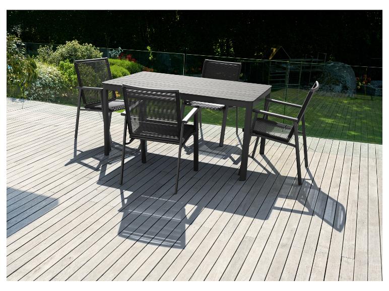 Ensemble table et chaises de jardin en résine tressée, style contemporain.