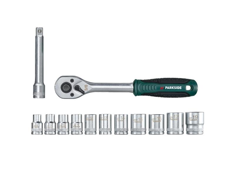 Jeu de clés à douille Parkside avec cliquet et rallonge.