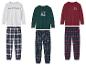 Trois pyjamas pour garçons avec des chemises à manches longues et des pantalons à carreaux.