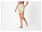Shorts et sandales à imprimé feuilles stylé.