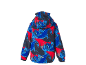 Veste de ski pour enfant avec motif montagnes et forêts bleu, rouge et noir, vue de dos.