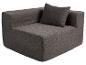 Canapé d'angle modulaire gris foncé avec coussin décoratif assorti.