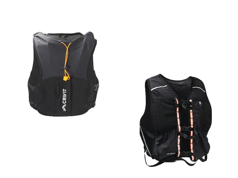 Deux gilets de course noirs avec des accents orange, l'un avec un cordon de serrage.