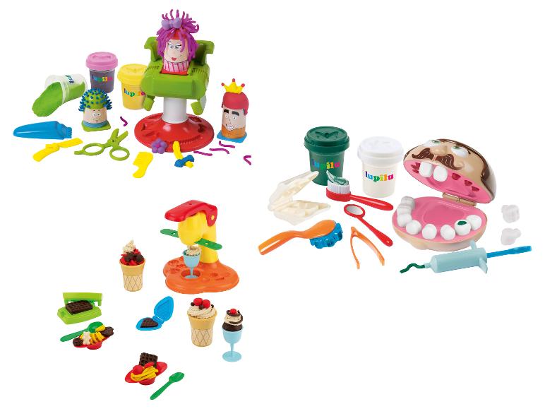Ensembles de pâte à modeler : un salon de coiffure, un glacier et un cabinet dentaire.