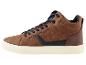 Baskets en cuir marron avec lacets.