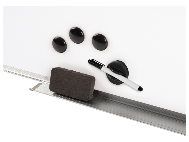 Tableau blanc, effaceur, marqueur et aimants.