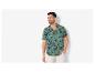 Chemise homme à fleurs tropicales.